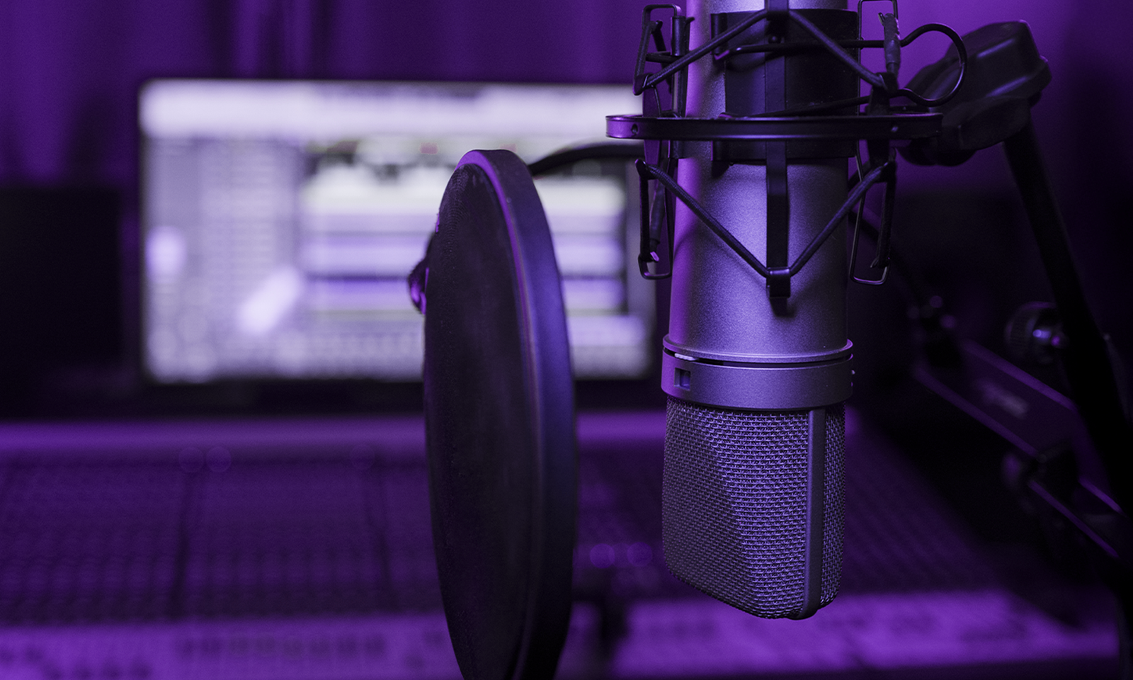 photo du micro du STUD devant l'ordinateur